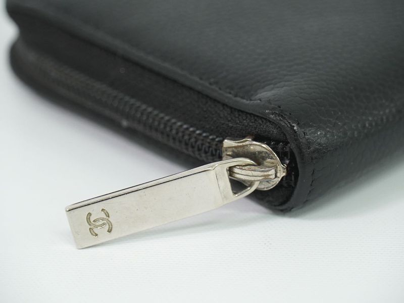Authentic Chanel Coco Mark Round Zipper Long Wallet Long Wallet Caviar Skin
