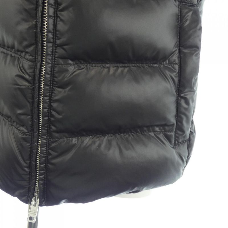Prada Triangle Logo 290546 R212 11HU Down Vest