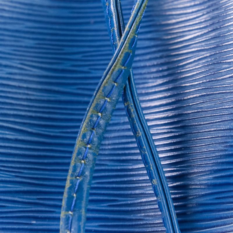 Good Louis Vuitton Epi Noe Draw String One Shoulder Bag M44005 Blue Ladies Used