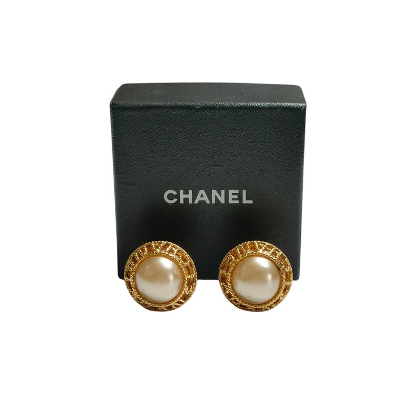 Good Quality 94a Chanel Vintage Faux Pearl Circle Clip Earrings with Box Gold