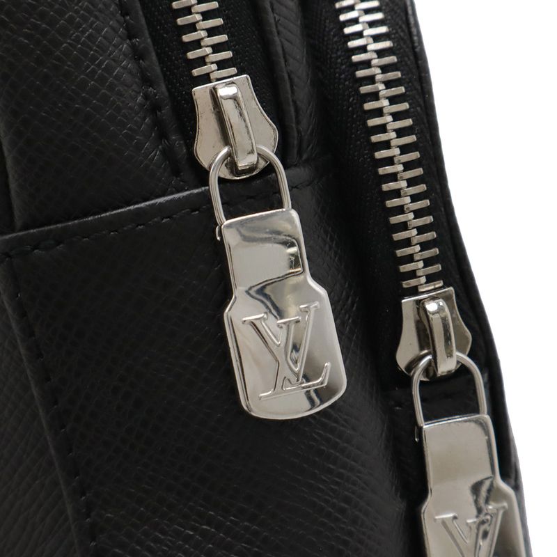 Louis Vuitton Taiga Avenue Thring Bag Body Bag Shoulder Bag Leather Noir Black