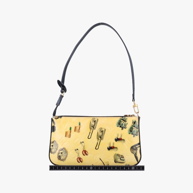 Louis Vuittonpochette Accessoire Sticker Bronze And Multi Vernis M90928 Dr0175