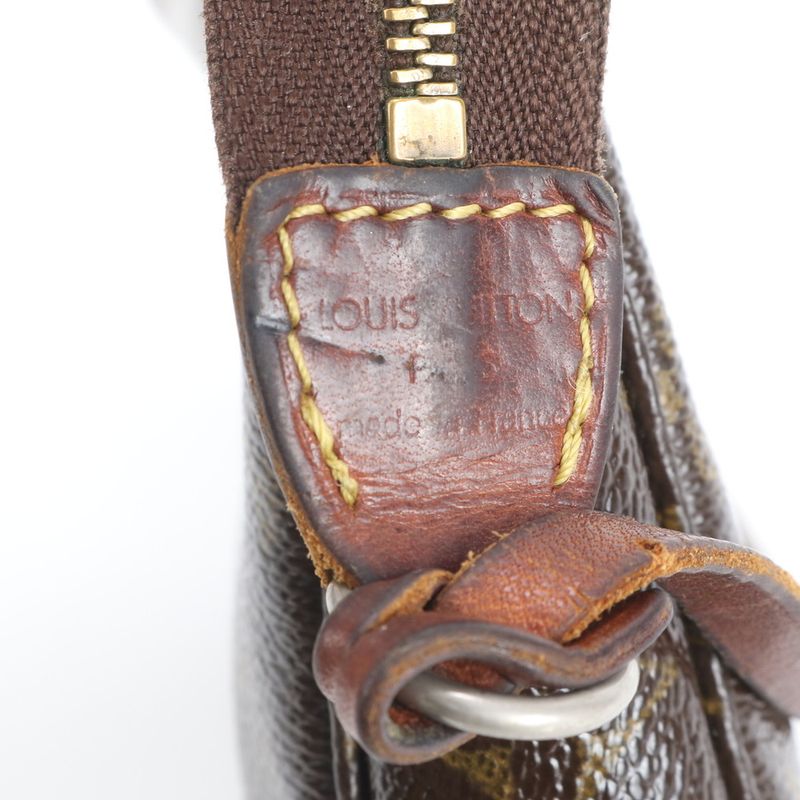 Louis Vuitton Monogram Pochette Accessoire M51980 Leather Shoulder Bag Shoulder