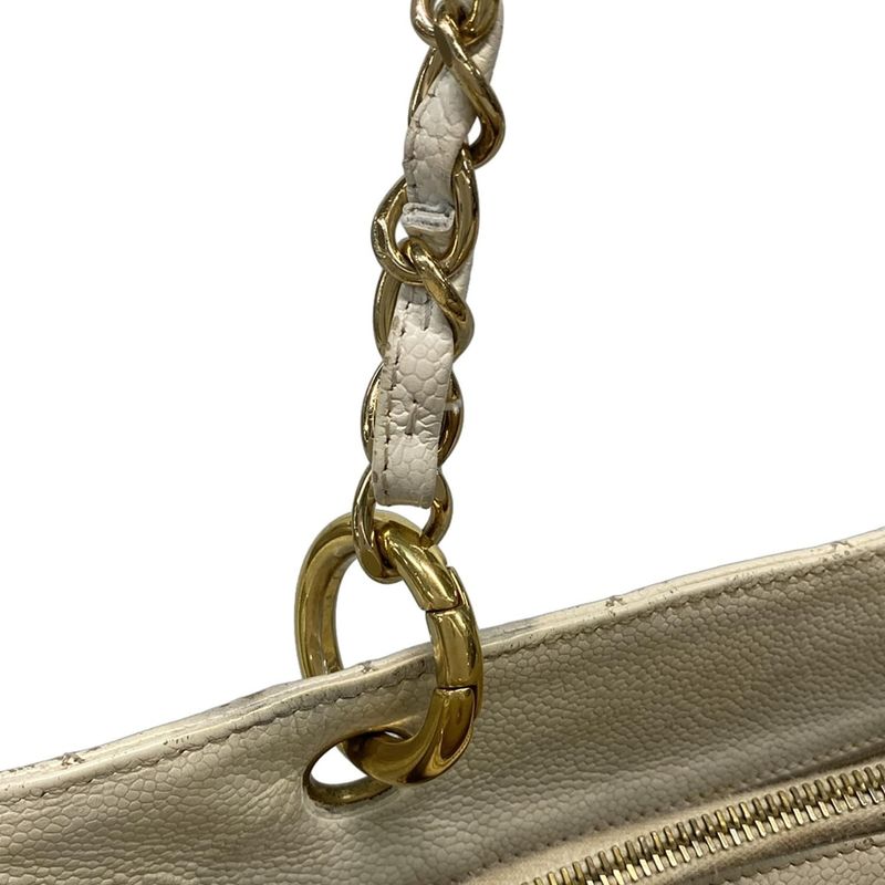 Chanel Tote Bag Revival Chain Tote A20995 White Chain Shoulder/gold Hardware