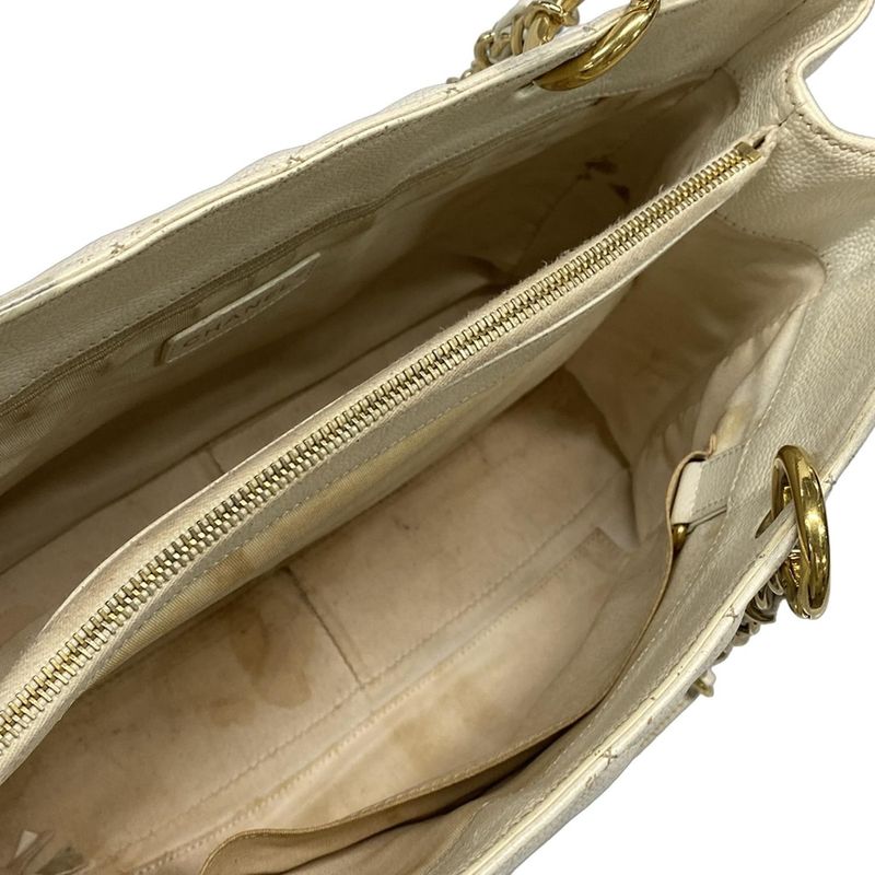 Chanel Tote Bag Revival Chain Tote A20995 White Chain Shoulder/gold Hardware