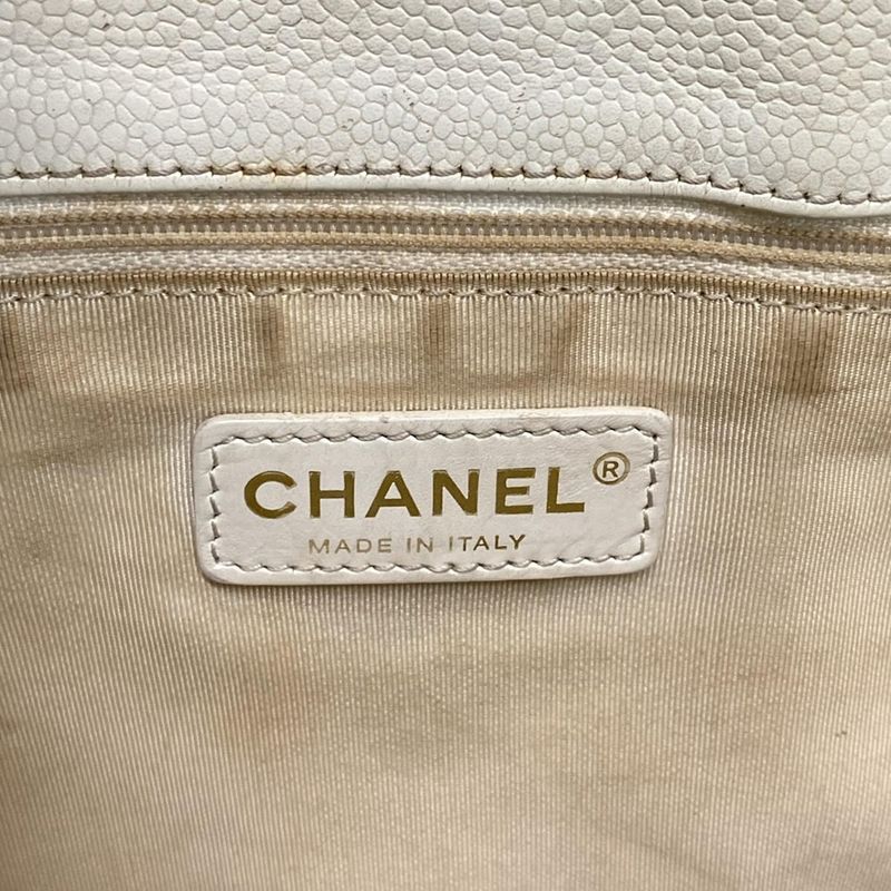 Chanel Tote Bag Revival Chain Tote A20995 White Chain Shoulder/gold Hardware