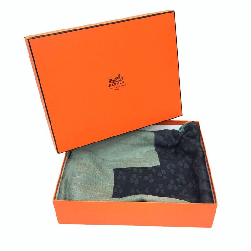 Sale Rare Hermes Plaid Super Large Shawl Blanket Cashmere Wool Green H Pattern