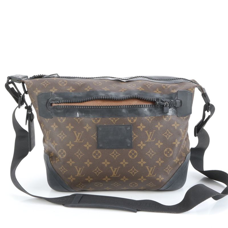Louis Vuitton Monogram Waterproof M40399 Leather Shoulder Bag Crossbody