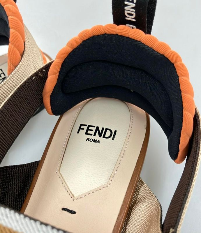 Fendi Flat Sandals Women's Size 37 (L) Fendi