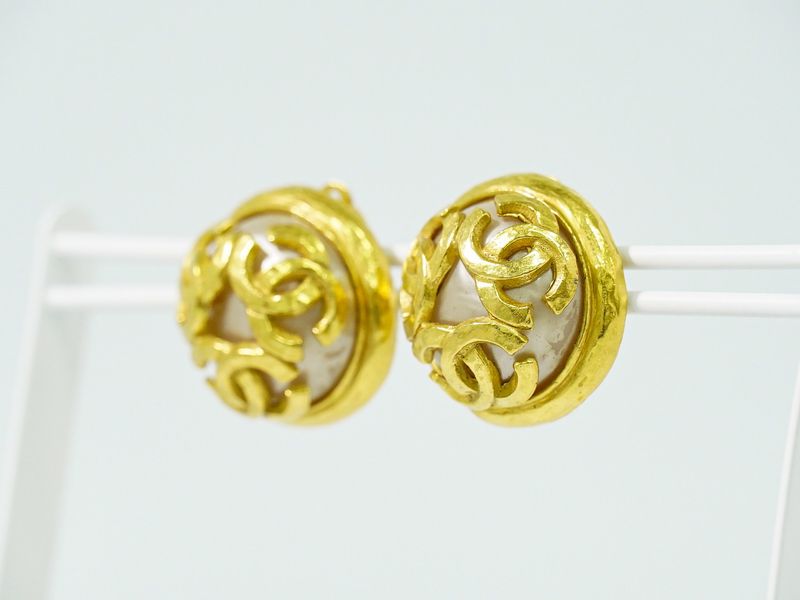 Authentic Chanel Triple Coco Mark Faux Pearl Earrings GP Gold Plated White Coco