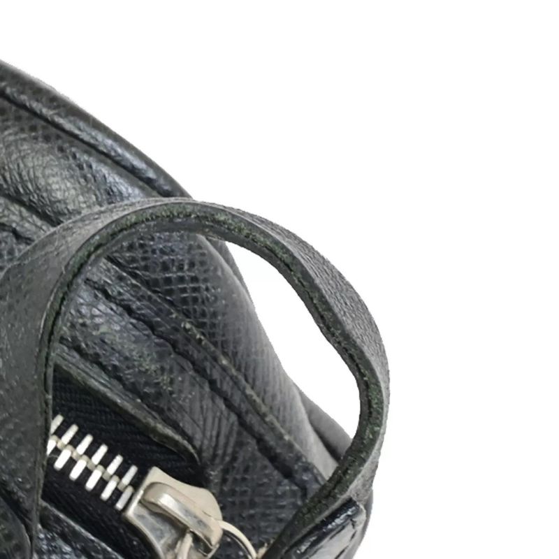 Louis Vuitton Second Bag Taiga Trousse Ivan M32492 04bs064