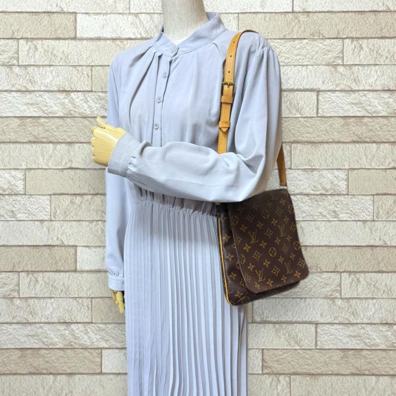 Louis Vuitton Musette Salsa Short Monogram Shoulder Bag Monogram Canvas M51258