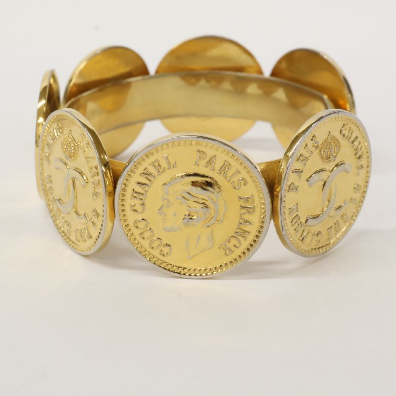 Chanel 7P Coin
