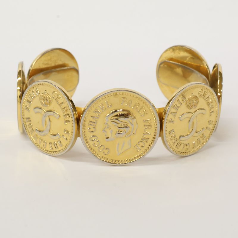 Chanel 7P Coin