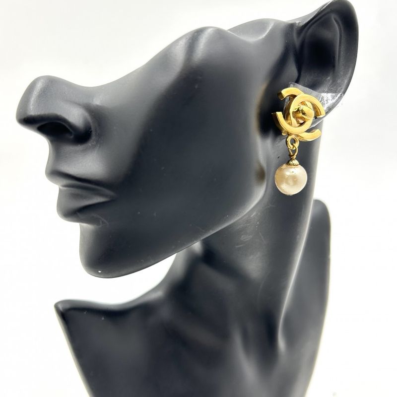 Chanel Earring Ladies Coco Mark Accessories Swing Coco Gold Turnlock Design