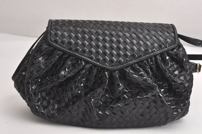 Fendi Vintage Shoulder Crossbody Bag Purse Leather Enamel Black 4425n