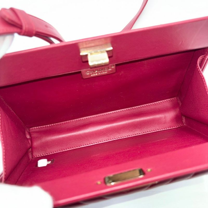 Chanel Shoulder Bag Women's Chevron V Stitching Turnlock Shoulder Crossbody Bag