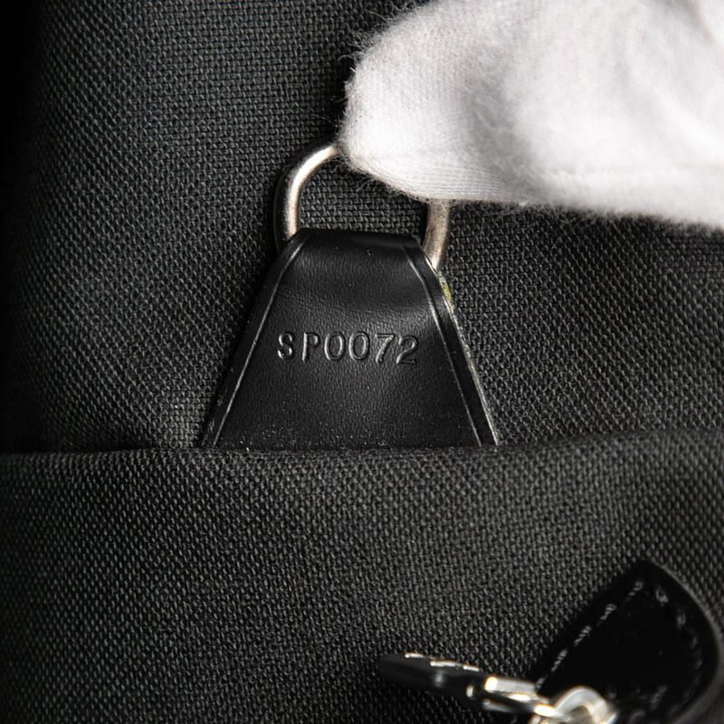 Louis Vuitton Taiga Yaranga Crossbody Shoulder Bag M30822 Ardoise Black Leather