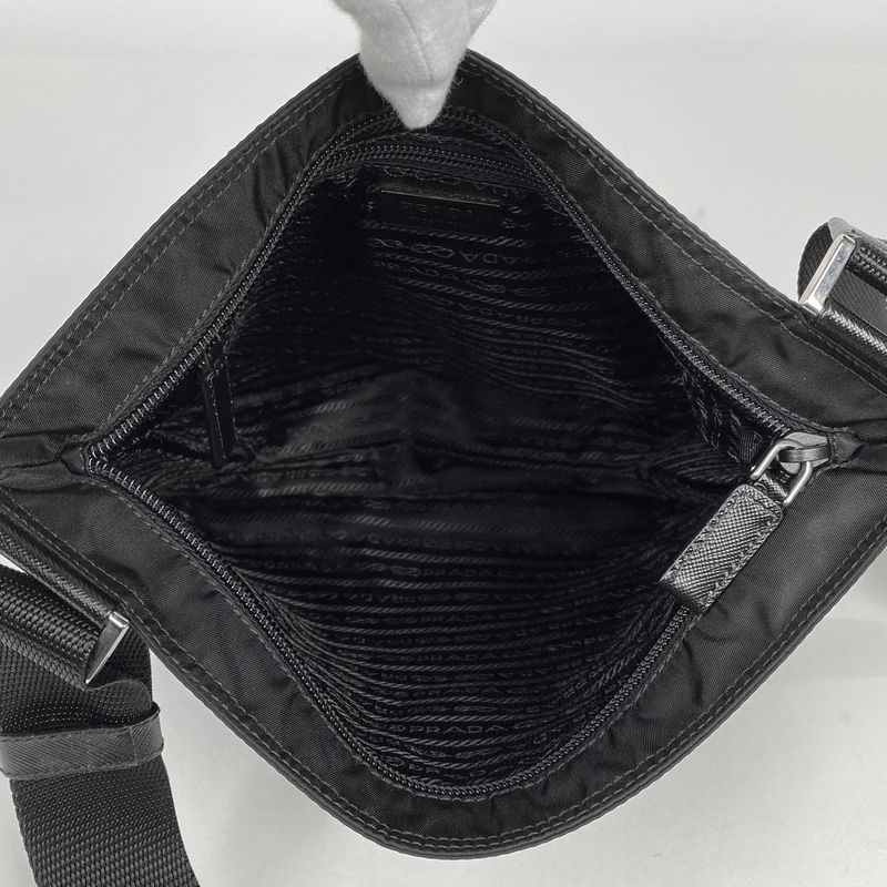 Prada Logo Plate Shoulder Bag Crossbody Shoulder Bag Tessuto Nylon Nero (black)