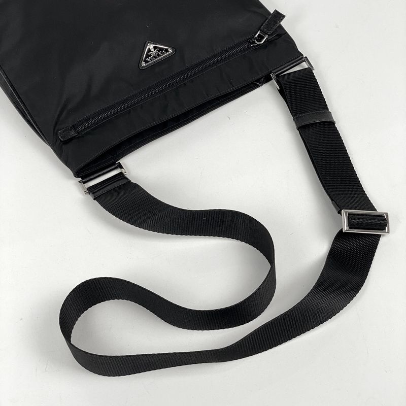 Prada Logo Plate Shoulder Bag Crossbody Shoulder Bag Tessuto Nylon Nero (black)