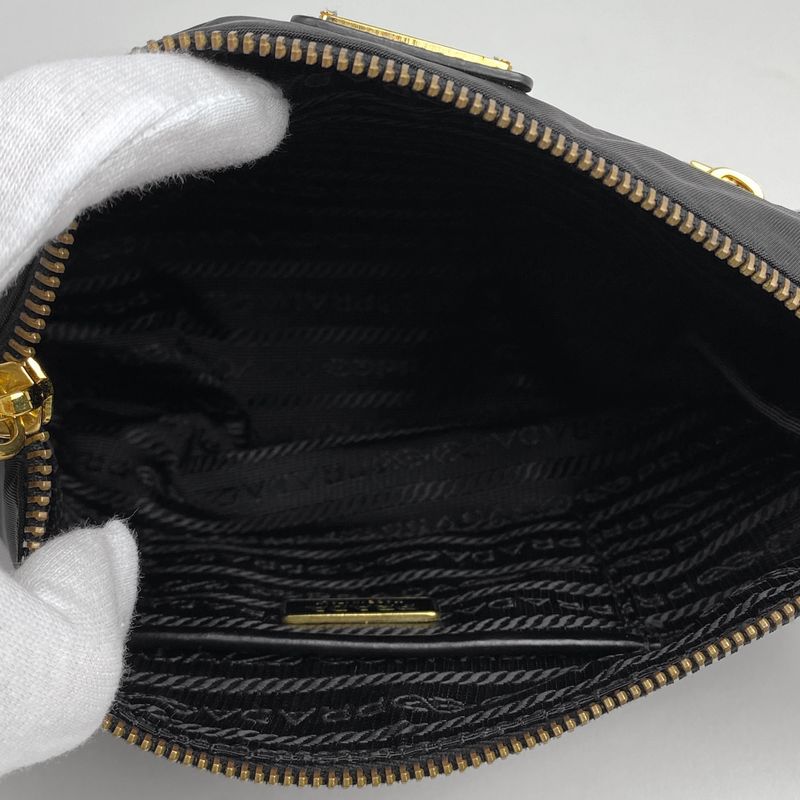 Prada Logo Plate Handbag Nylon Nero (black) Women