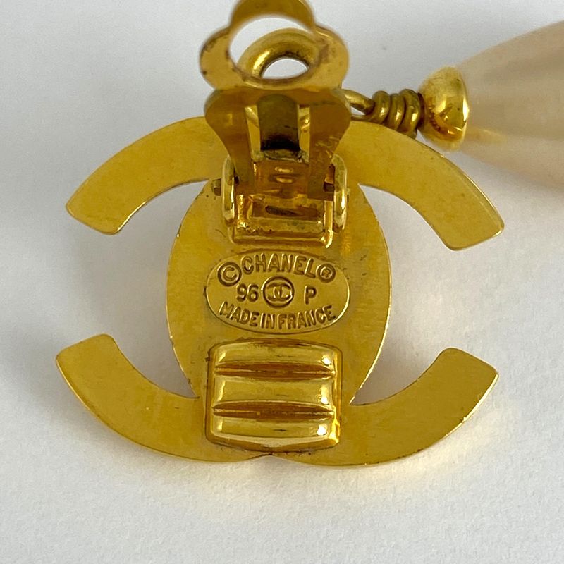 Chanel Coco Mark Faux Pearl Earrings Swing Turnlock Earrings GP Gold Ladies