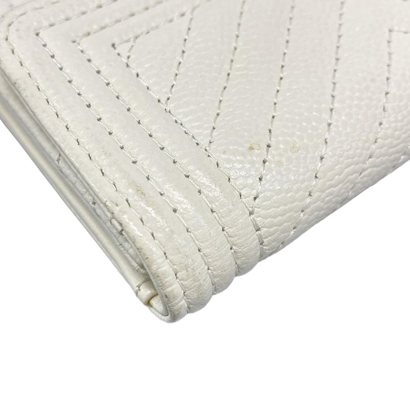 Chanel Trifold Wallet Boy Chanel Ivory Compact / V-stitching / Gold Hardware /