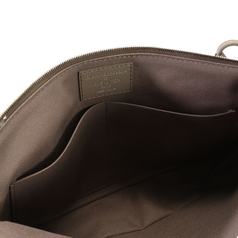 Louis Vuitton Essentiel M94446 Taurillon Clemence Leather Shoulder Bag Crossbody