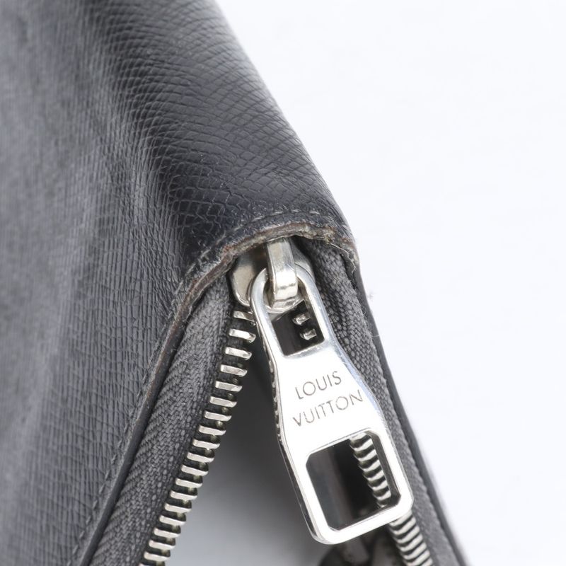 Louis Vuitton Taiga Zippy Wallet Vertical M32822 Leather Long Wallet Fold Round