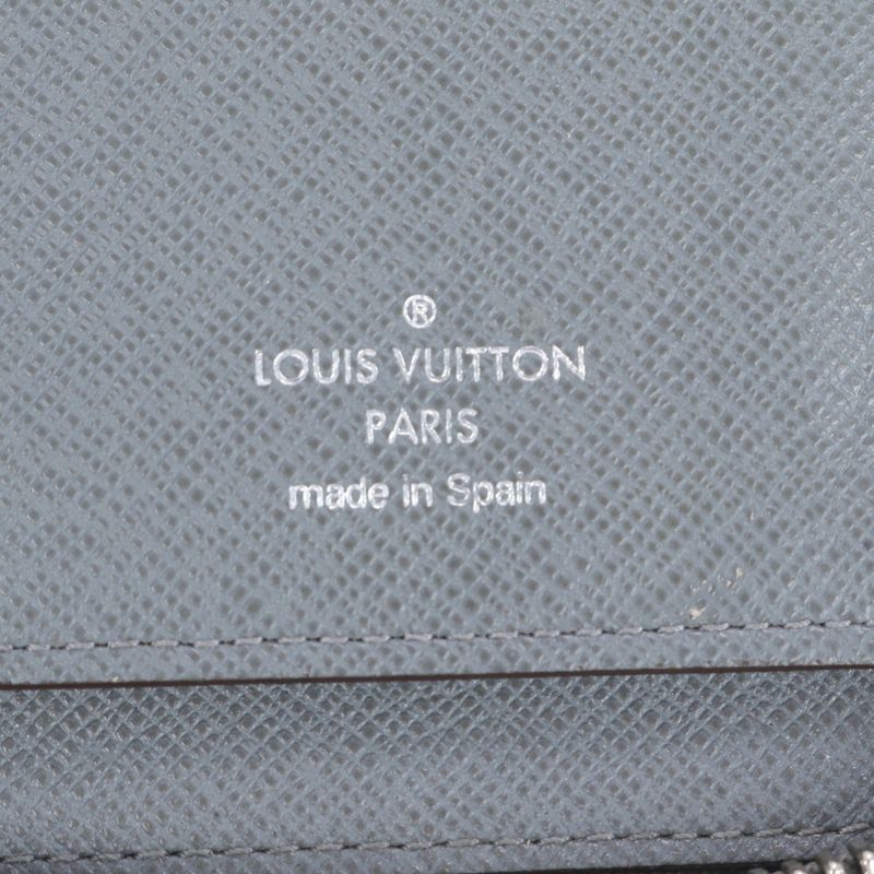 Louis Vuitton Taiga Zippy Wallet Vertical M32822 Leather Long Wallet Fold Round