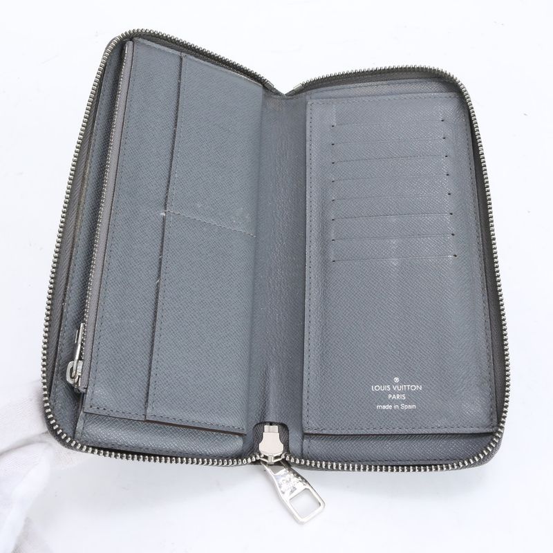 Louis Vuitton Taiga Zippy Wallet Vertical M32822 Leather Long Wallet Fold Round