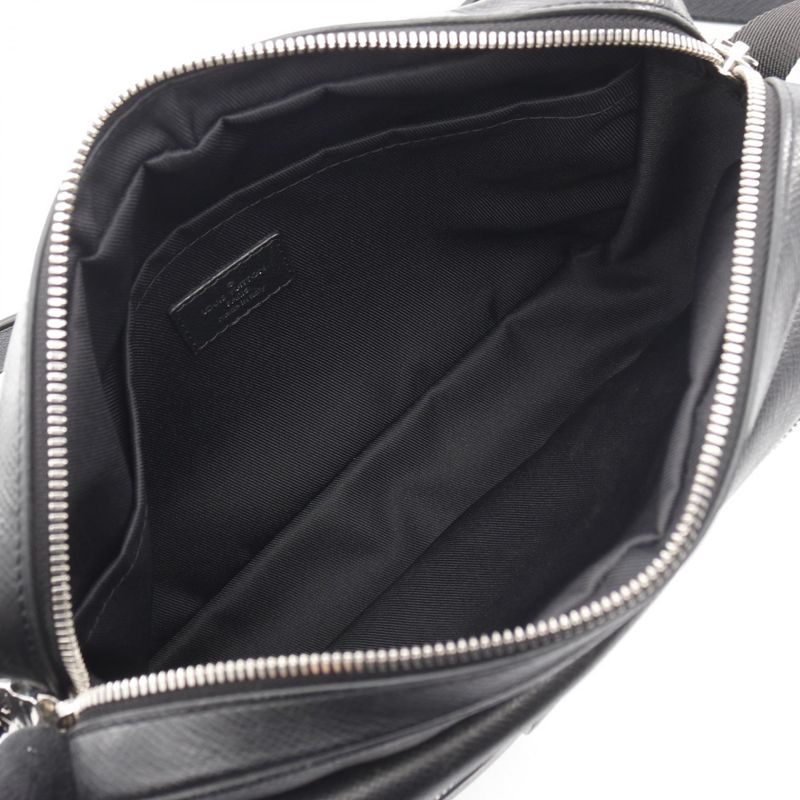 Louis Vuitton Shoulder Bag Outdoor Messenger PM Taiga Noir Black M33435 Noir