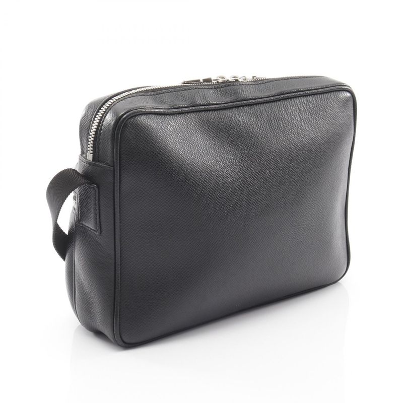 Louis Vuitton Shoulder Bag Outdoor Messenger PM Taiga Noir Black M33435 Noir