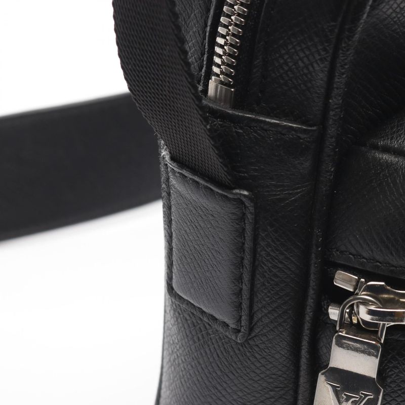 Louis Vuitton Shoulder Bag Outdoor Messenger PM Taiga Noir Black M33435 Noir