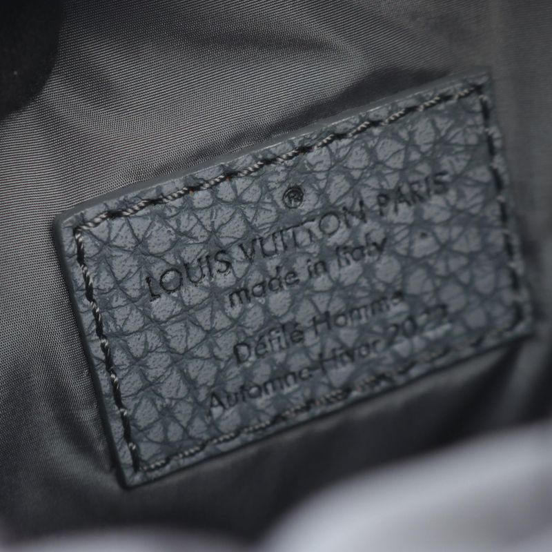 Louis Vuitton Shoulder Bag Chalk Pouch Taurillon Climbing Granite Gray M81572