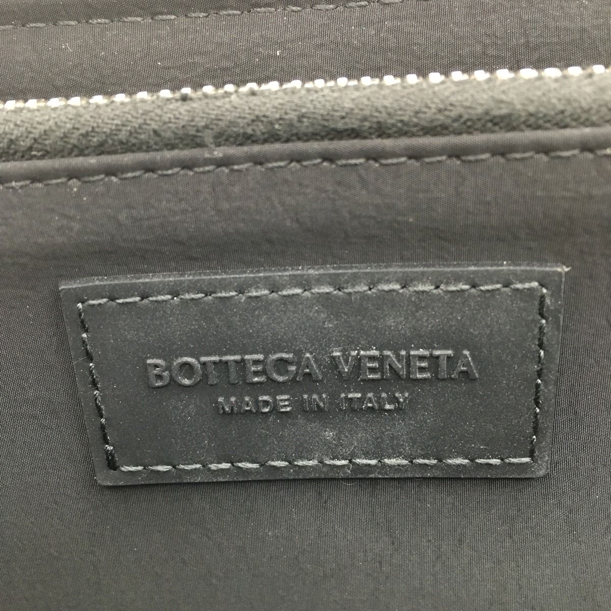 Bottega Veneta Cassette Zip Around Fastener Wallet 690945