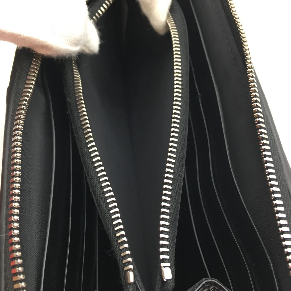 Bottega Veneta Cassette Zip Around Fastener Wallet 690945