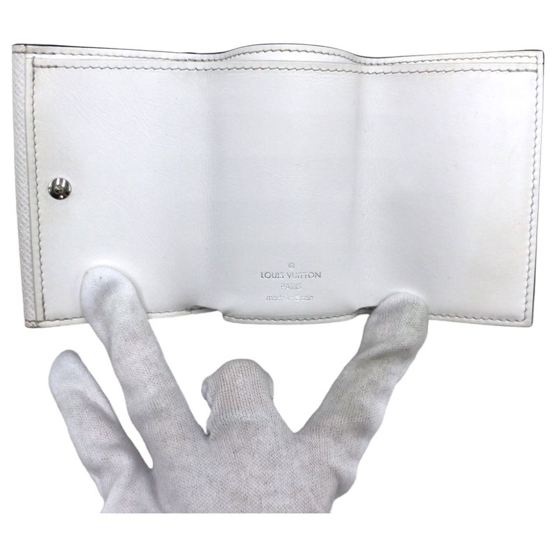 Louis Vuitton Taiga Llama Discovery Compact Wallet Optic White M30899