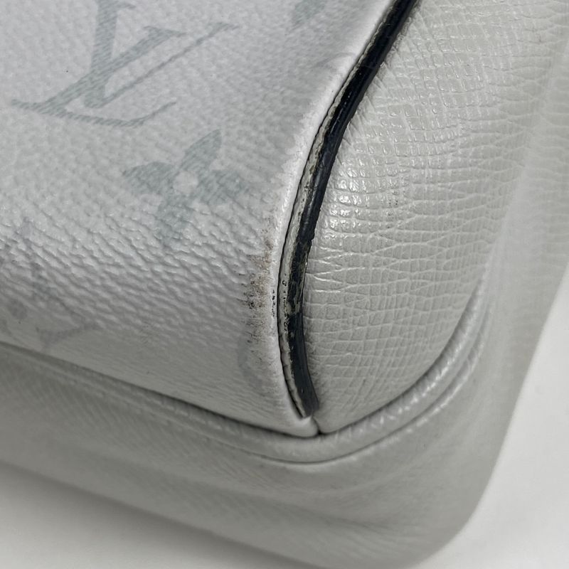 Louis Vuitton Outdoor Messenger PM Crossbody Women's Shoulder Bag Taiga Llama