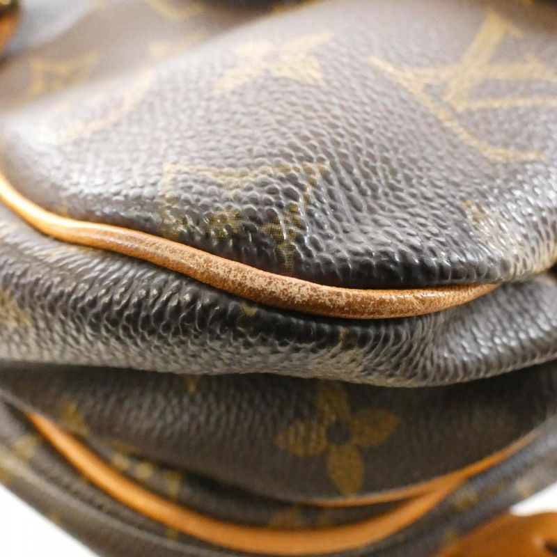 Louis Vuitton Monogram Saumur 30cm (11.81in) M42256 Shoulder Bag