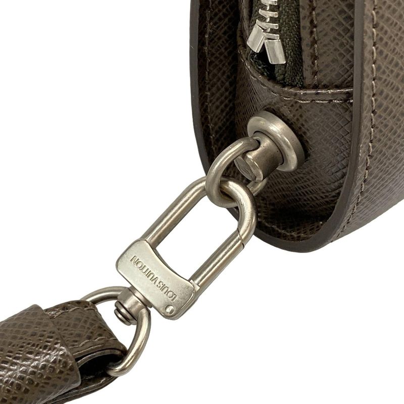 Louis Vuitton Taiga Baikal Second Bag M30188 Grizzly Leather