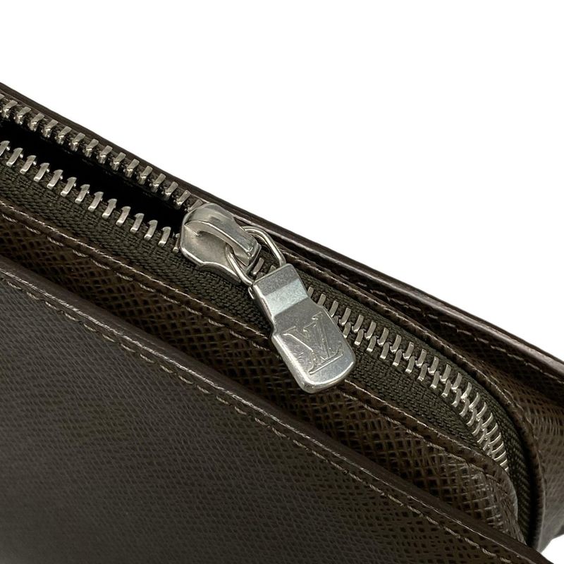 Louis Vuitton Taiga Baikal Second Bag M30188 Grizzly Leather