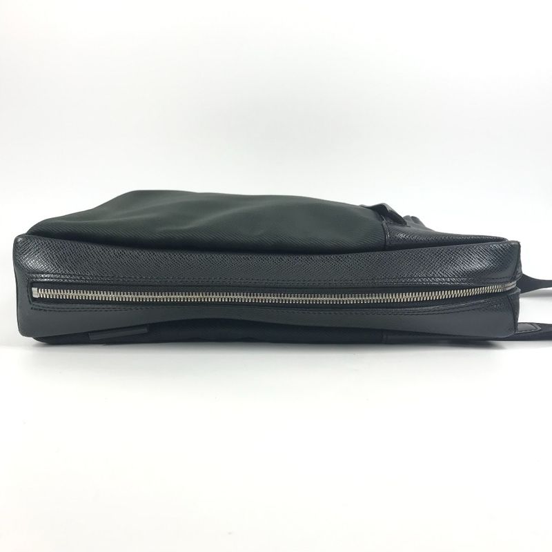 Louis Vuitton Shoulder Bag Beluga M30912 Taiga Leather Khaki