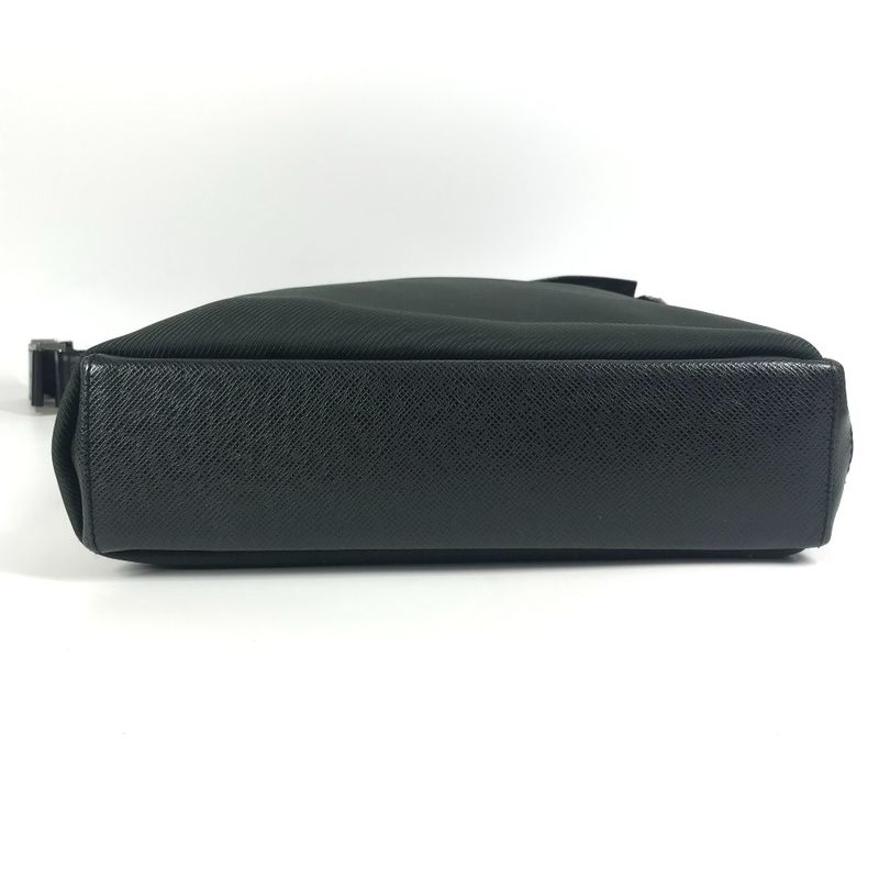 Louis Vuitton Shoulder Bag Beluga M30912 Taiga Leather Khaki