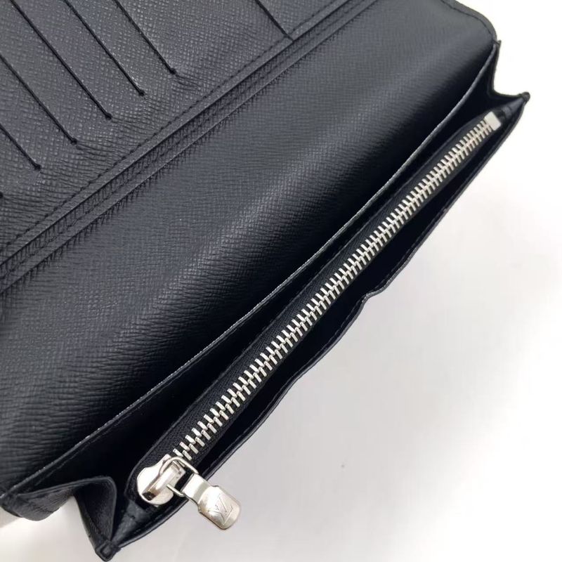 Louis Vuitton Portefeuille Brazza Epi RFID Compatible Leather Black Folded Long
