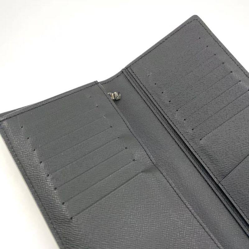 Louis Vuitton Portefeuille Brazza Epi RFID Compatible Leather Black Folded Long