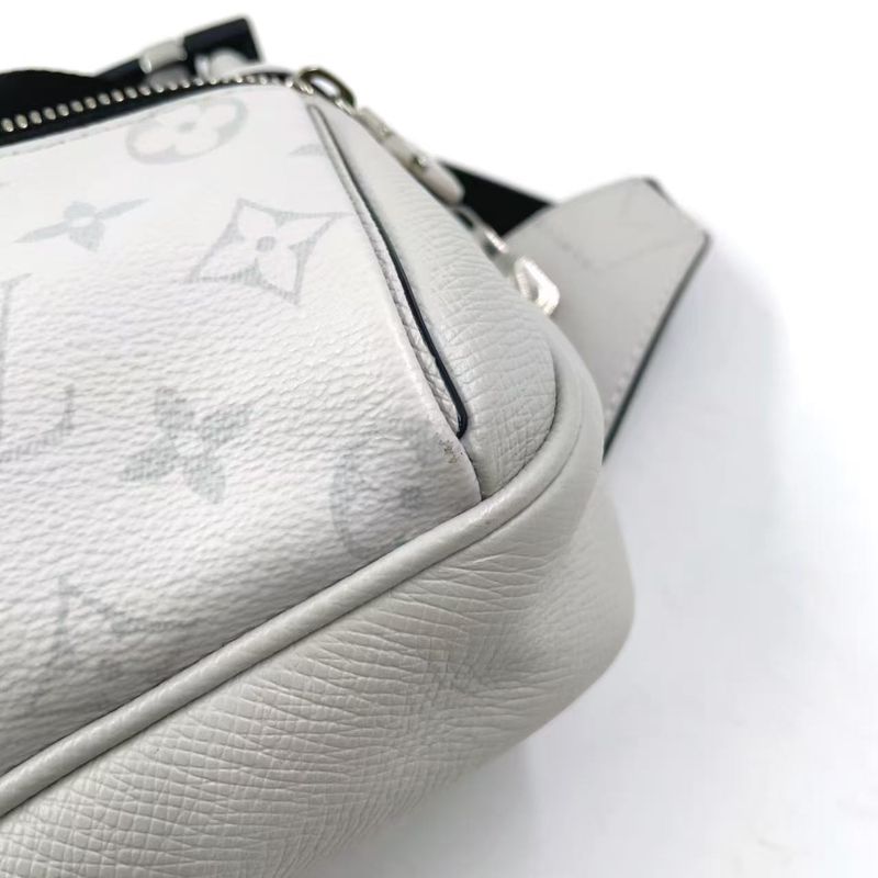 Louis Vuitton Bum Bag Outdoor Taiga Lama Taiga Lama RFID Compatible Leather X