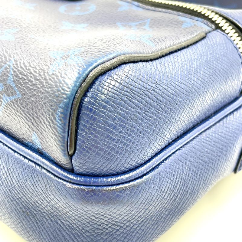 Louis Vuitton Outdoor Messenger PM Taiga Lama Taiga Lama Cobalt Leather × PVC