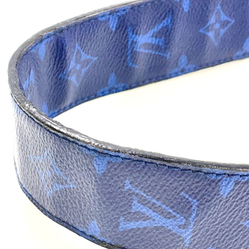 Louis Vuitton Outdoor Messenger PM Taiga Lama Taiga Lama Cobalt Leather × PVC