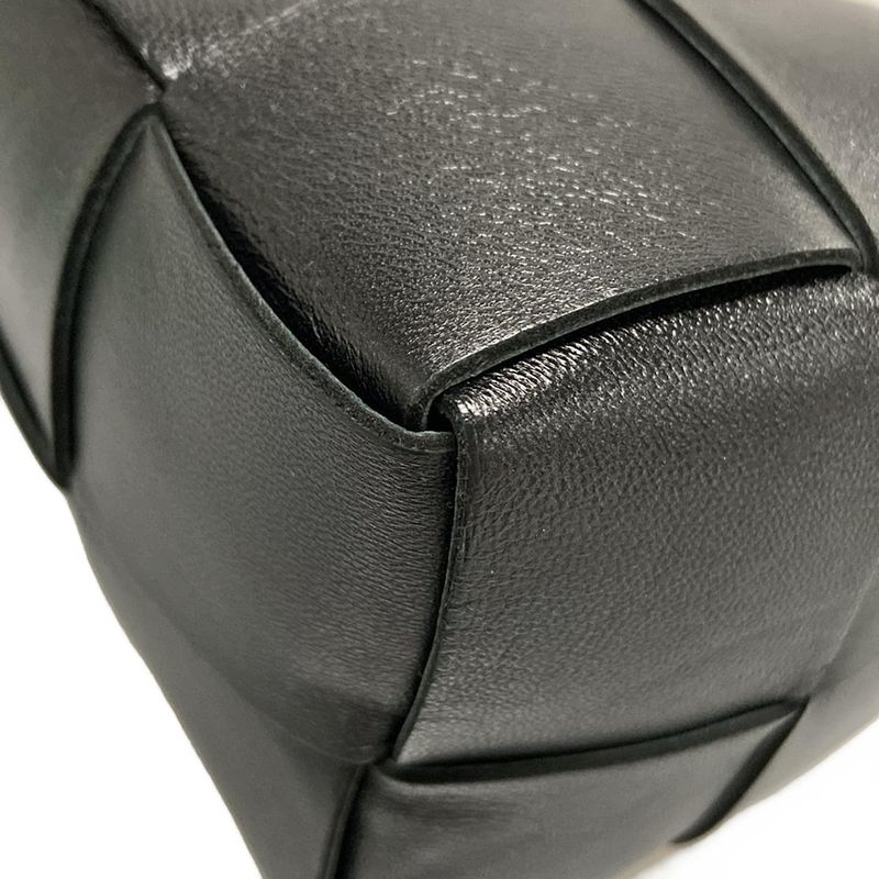 Bottega Veneta Shoulder Bag Cassette Mini Crossbody Bucket Bag Black Mini Bag